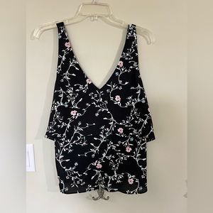 Dynamite Floral Top Size M